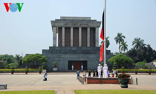 เริ่มพิธีไว้อาลัยพลเอกหวอเหงียนย้าบตั้งแต่เวลา12.00น.วันที่11ตุลาคม